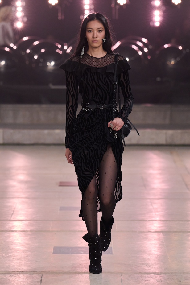 مجموعة Isabel Marant لخريف وشتاء 2025: البانك يندمج بالأناقة الباريسية الكلاسيكية