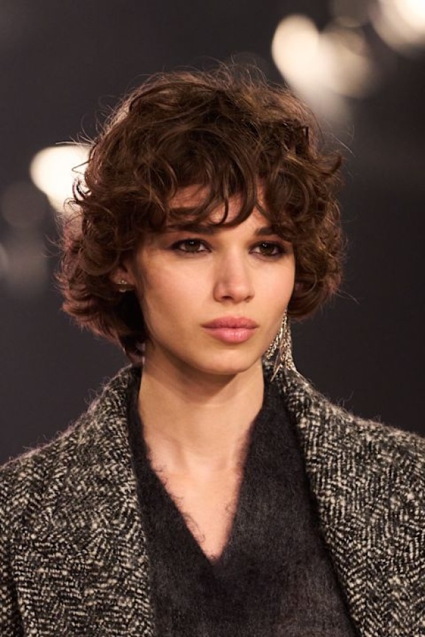 مجموعة Isabel Marant لخريف وشتاء 2025: البانك يندمج بالأناقة الباريسية الكلاسيكية