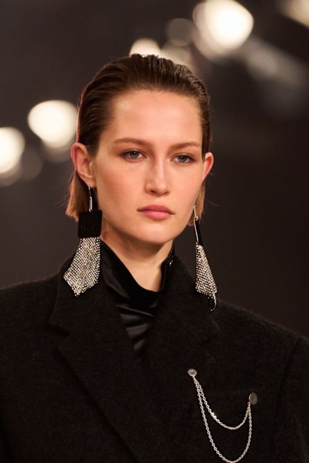 مجموعة Isabel Marant لخريف وشتاء 2025: البانك يندمج بالأناقة الباريسية الكلاسيكية