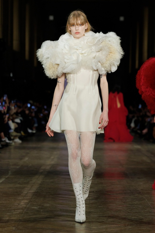 مجموعة Alexander McQueen لشتاء 2025 