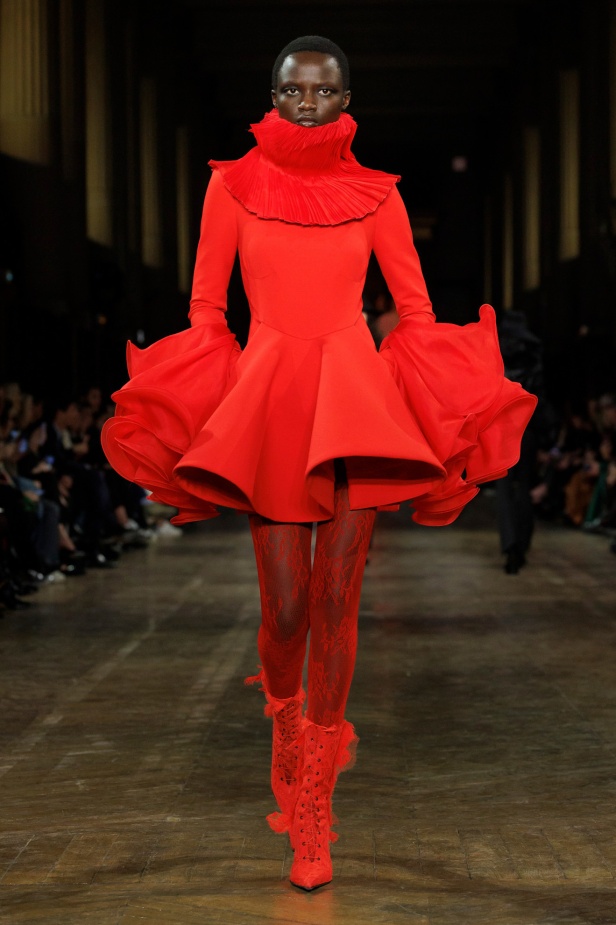 مجموعة Alexander McQueen لشتاء 2025 