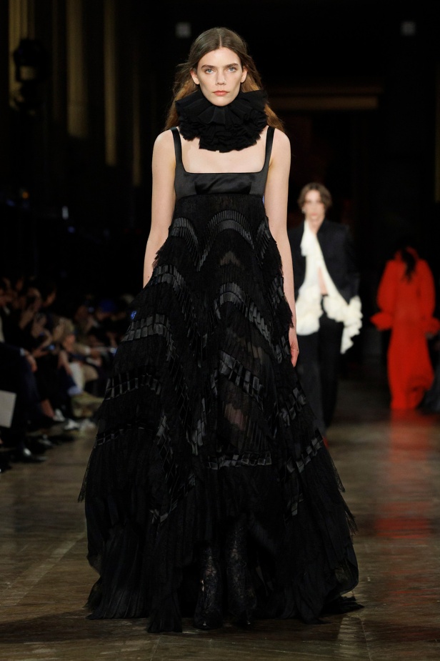 مجموعة Alexander McQueen لشتاء 2025 