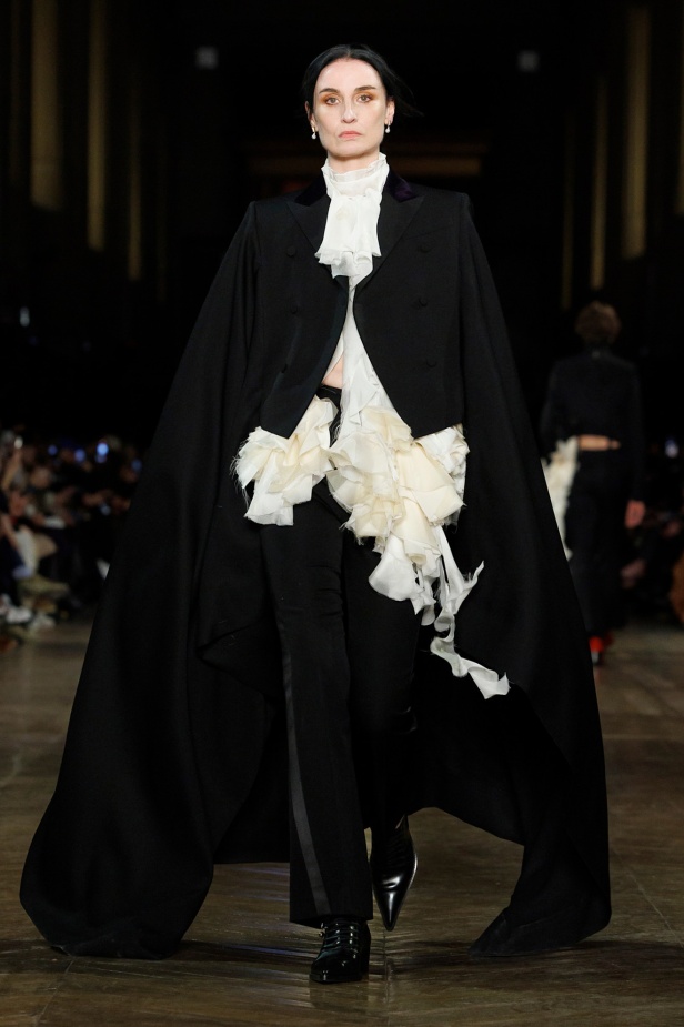 مجموعة Alexander McQueen لشتاء 2025 