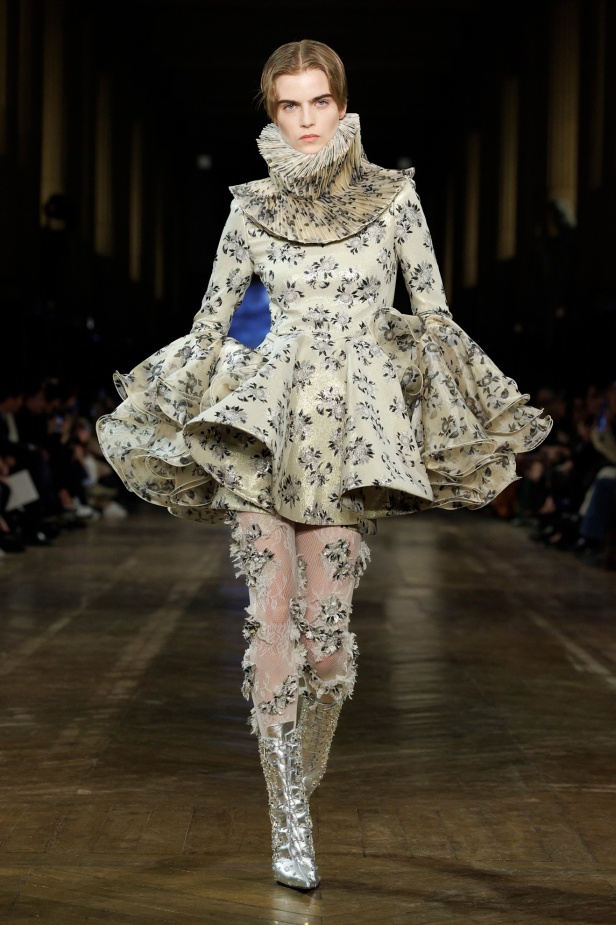 مجموعة Alexander McQueen لشتاء 2025 
