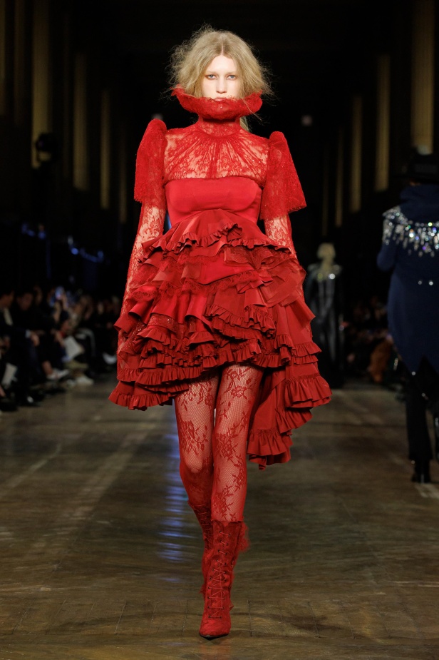 مجموعة Alexander McQueen لشتاء 2025 