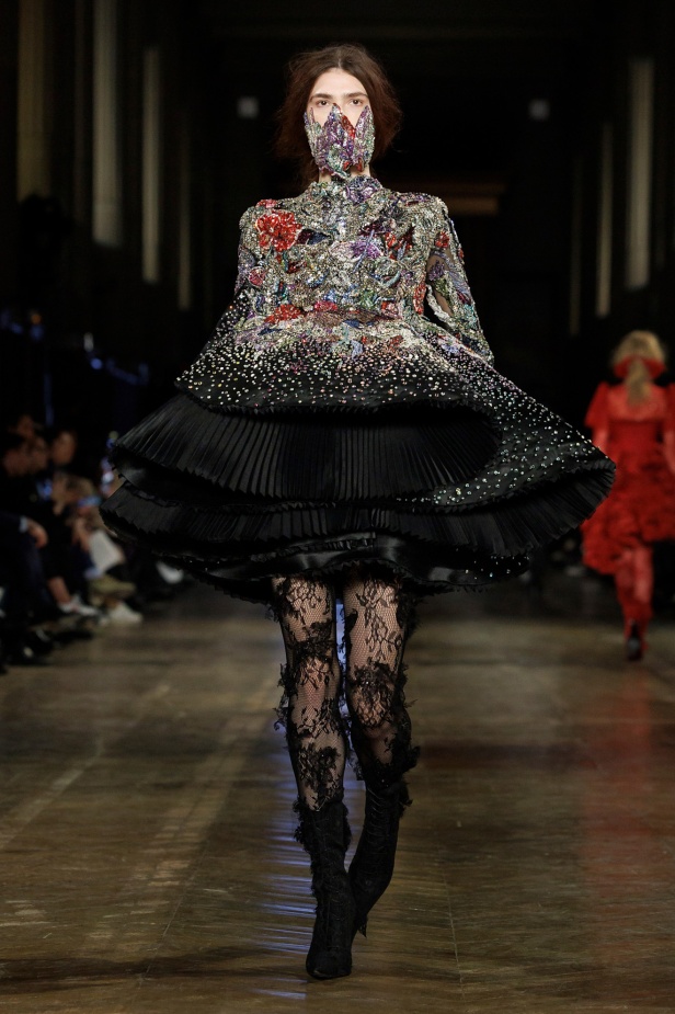 مجموعة Alexander McQueen لشتاء 2025 