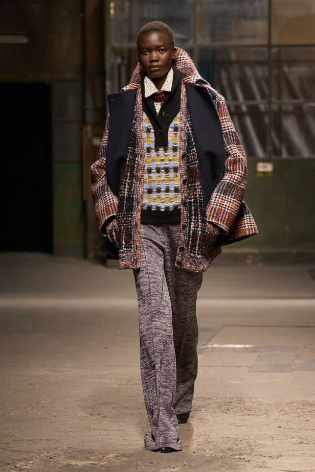 عرض أزياء Missoni لخريف 2025-2026 يحيي نقشات الكارو والزخرفات الفاخرة