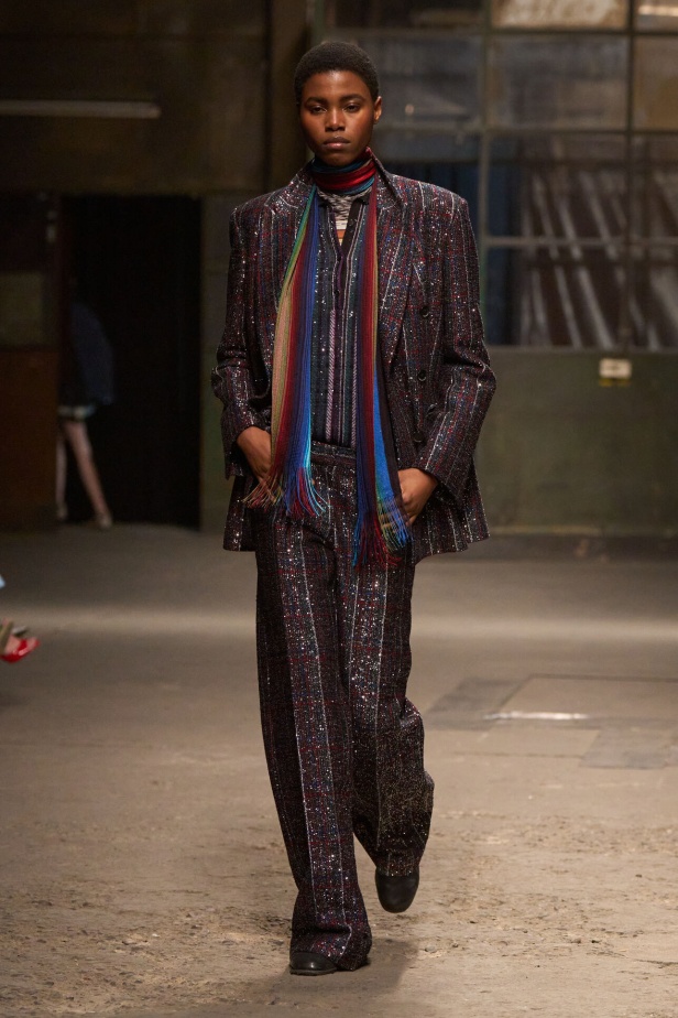 عرض أزياء Missoni لخريف 2025-2026 يحيي نقشات الكارو والزخرفات الفاخرة