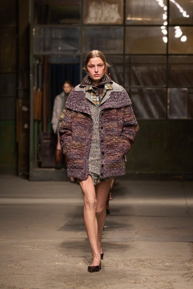 عرض أزياء Missoni لخريف 2025-2026 يحيي نقشات الكارو والزخرفات الفاخرة