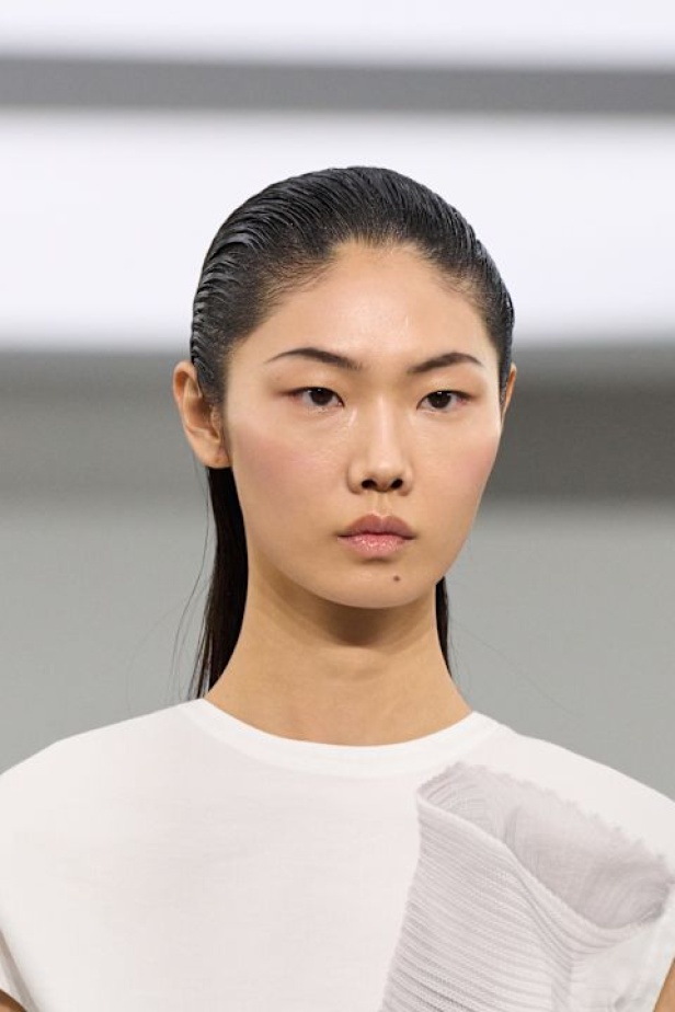 مجموعة Issey Miyake لخريف وشتاء 2025 في باريس