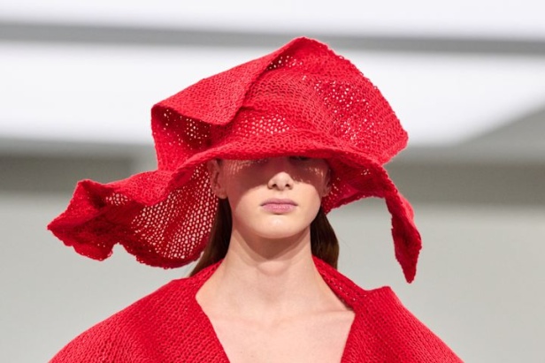 مجموعة Issey Miyake لخريف وشتاء 2025 في باريس