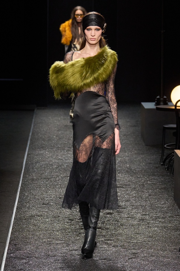 مجموعة نينا ريتشي لخريف 2025 بعنوان “باريس ليلاً”