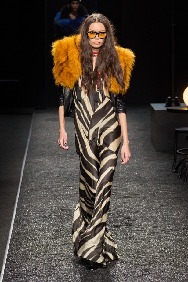 مجموعة نينا ريتشي لخريف 2025 بعنوان “باريس ليلاً”