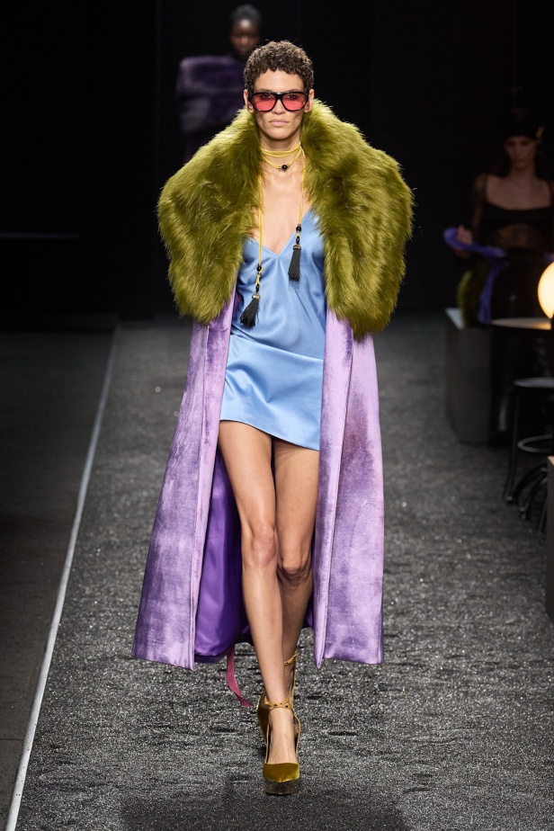 مجموعة نينا ريتشي لخريف 2025 بعنوان “باريس ليلاً”