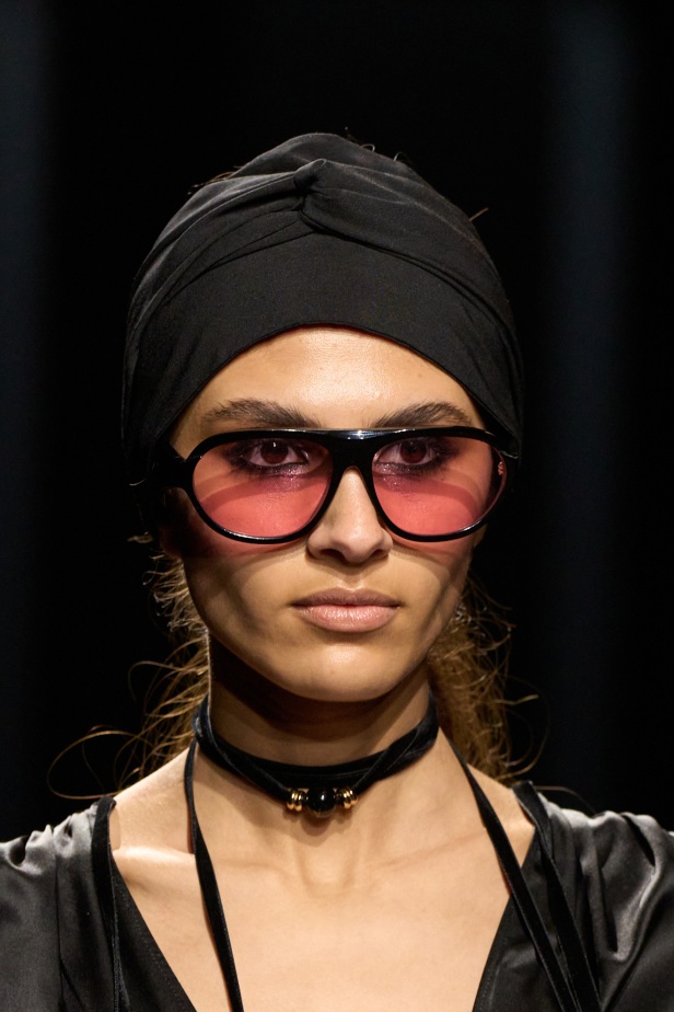 مجموعة نينا ريتشي لخريف 2025 بعنوان “باريس ليلاً”