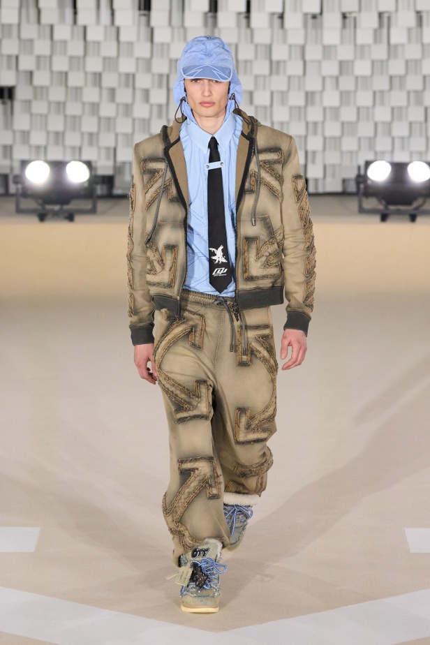 عرض أزياء Off-White لخريف وشتاء 2025