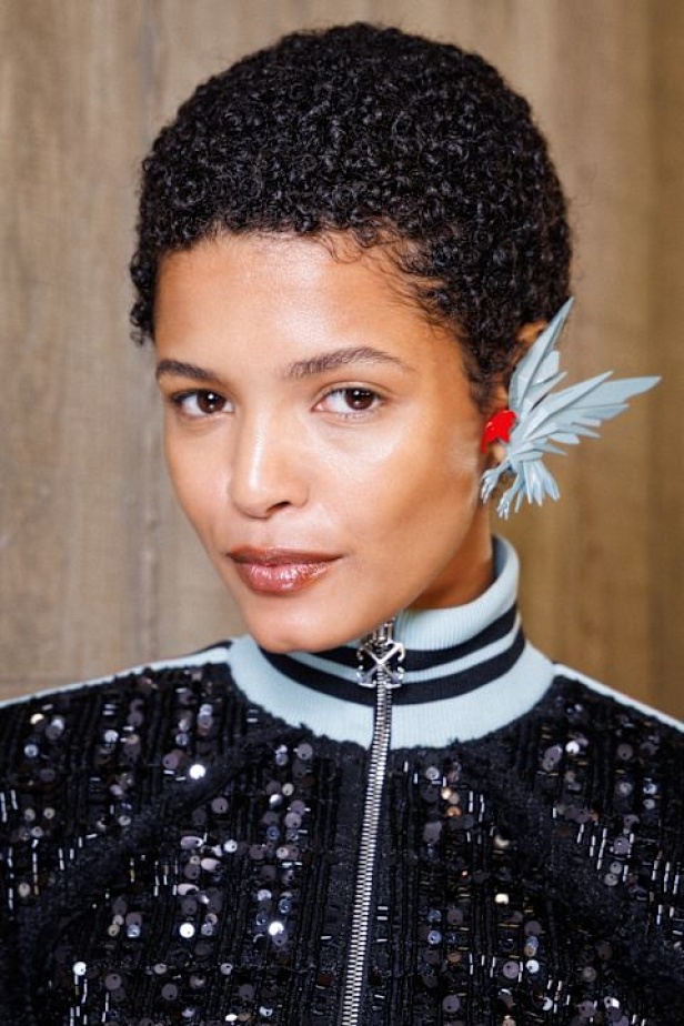 عرض أزياء Off-White لخريف وشتاء 2025