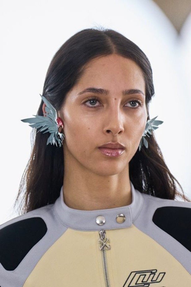 عرض أزياء Off-White لخريف وشتاء 2025