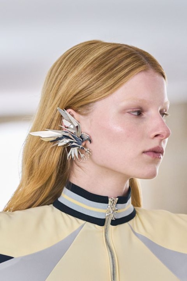 عرض أزياء Off-White لخريف وشتاء 2025