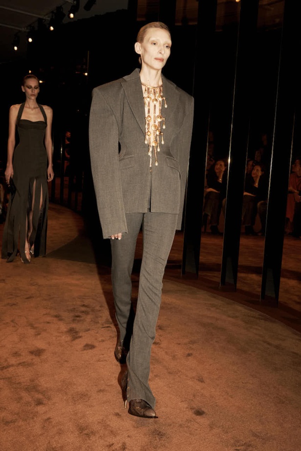 من باريس إلى تكساس .. مجموعة سكياباريلي لموسم خريف 2025