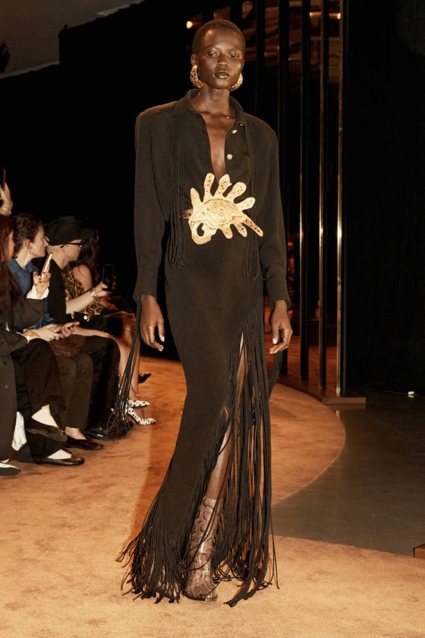 من باريس إلى تكساس .. مجموعة سكياباريلي لموسم خريف 2025