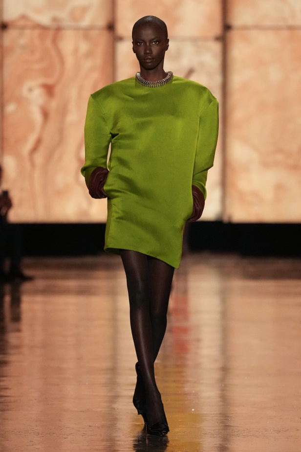 مجموعة سان لوران لشتاء 2025 في باريس