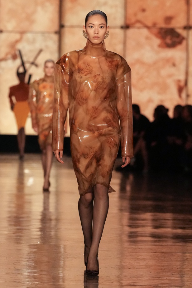 مجموعة سان لوران لشتاء 2025 في باريس