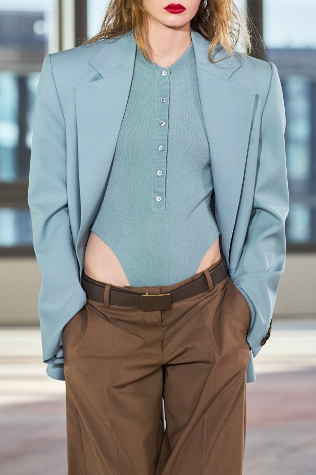 ستيلا مكارتني تفتح أبواب "STELLACORP" لخريف وشتاء 2025