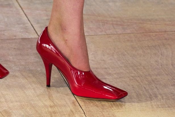 ستيلا مكارتني تفتح أبواب "STELLACORP" لخريف وشتاء 2025