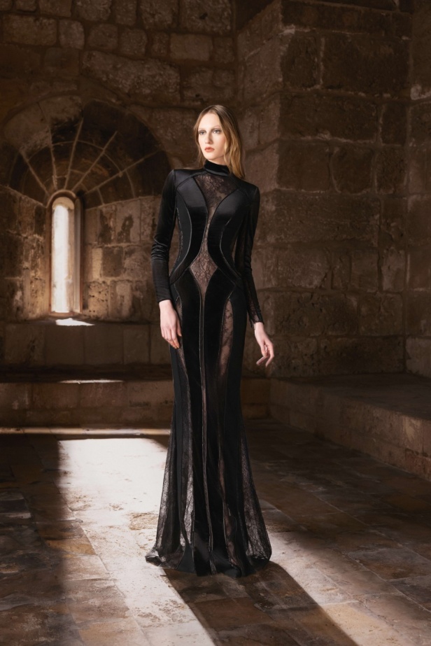 "من الحرير والصلب"... مجموعة طوني ورد لخريف وشتاء 2025 تستكشف التناقضات بلمسة من الرقي والأناقة