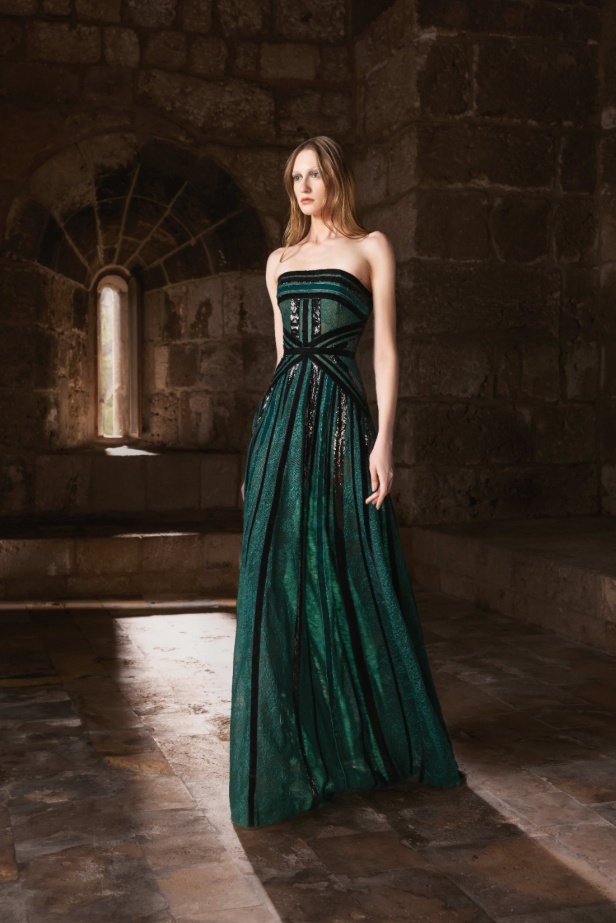 "من الحرير والصلب"... مجموعة طوني ورد لخريف وشتاء 2025 تستكشف التناقضات بلمسة من الرقي والأناقة