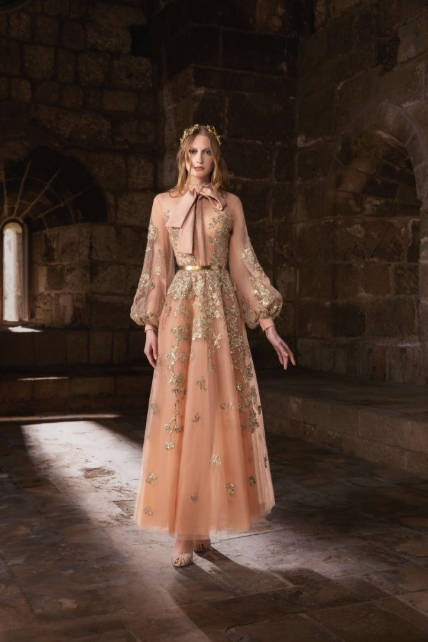 "من الحرير والصلب"... مجموعة طوني ورد لخريف وشتاء 2025 تستكشف التناقضات بلمسة من الرقي والأناقة