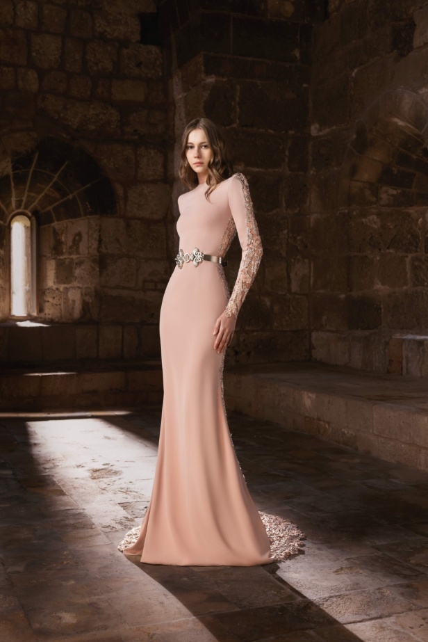 "من الحرير والصلب"... مجموعة طوني ورد لخريف وشتاء 2025 تستكشف التناقضات بلمسة من الرقي والأناقة