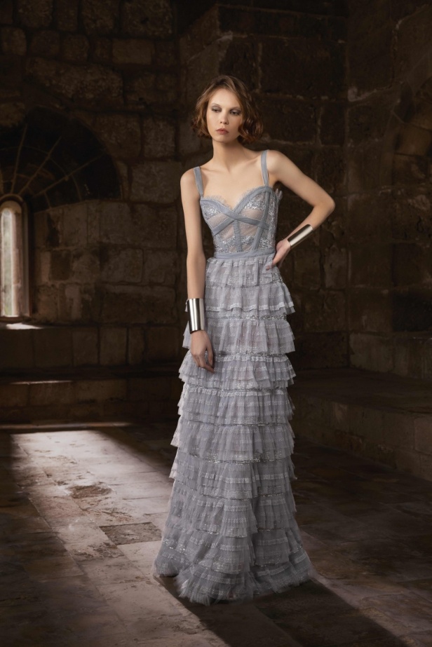 "من الحرير والصلب"... مجموعة طوني ورد لخريف وشتاء 2025 تستكشف التناقضات بلمسة من الرقي والأناقة