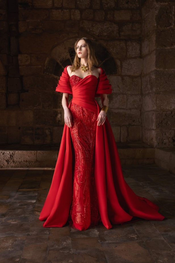 "من الحرير والصلب"... مجموعة طوني ورد لخريف وشتاء 2025 تستكشف التناقضات بلمسة من الرقي والأناقة