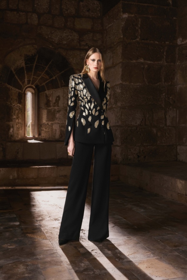 "من الحرير والصلب"... مجموعة طوني ورد لخريف وشتاء 2025 تستكشف التناقضات بلمسة من الرقي والأناقة