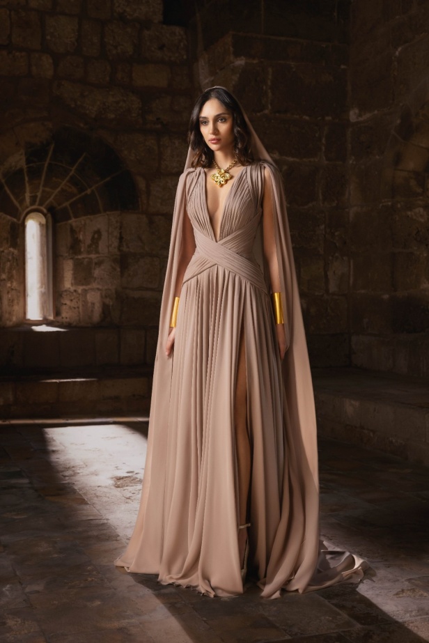 "من الحرير والصلب"... مجموعة طوني ورد لخريف وشتاء 2025 تستكشف التناقضات بلمسة من الرقي والأناقة