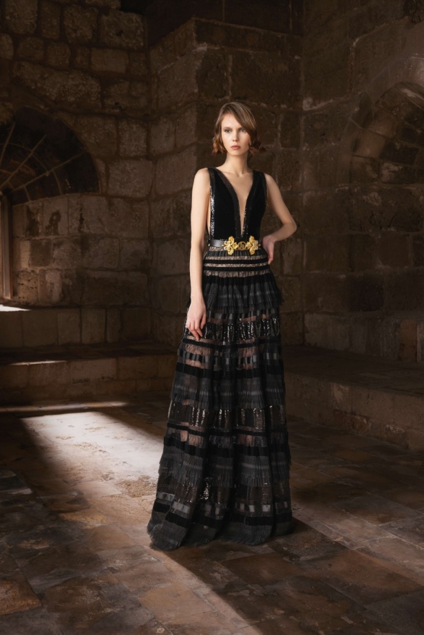 "من الحرير والصلب"... مجموعة طوني ورد لخريف وشتاء 2025 تستكشف التناقضات بلمسة من الرقي والأناقة