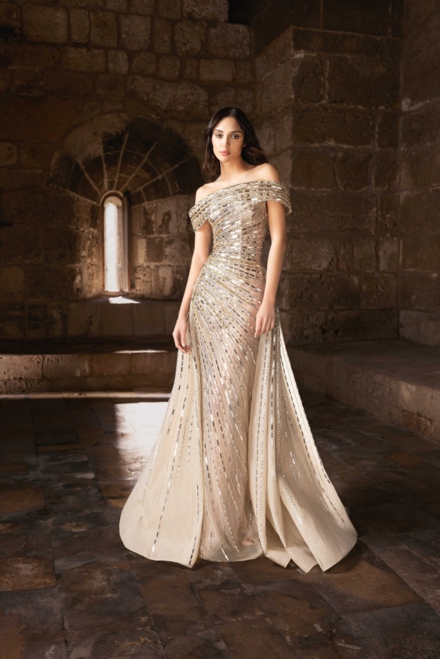 "من الحرير والصلب"... مجموعة طوني ورد لخريف وشتاء 2025 تستكشف التناقضات بلمسة من الرقي والأناقة