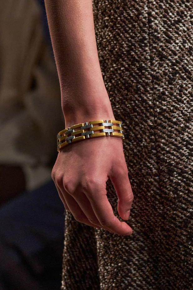 الفن يعانق الموضة في مجموعة Tod’s لخريف وشتاء 2025