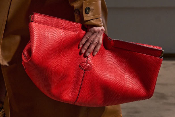 الفن يعانق الموضة في مجموعة Tod’s لخريف وشتاء 2025