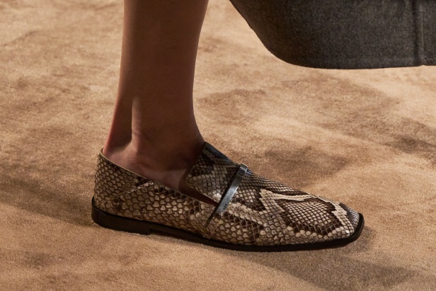 الفن يعانق الموضة في مجموعة Tod’s لخريف وشتاء 2025