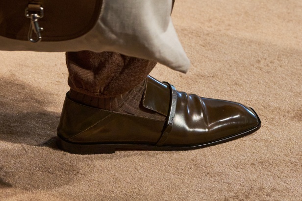 الفن يعانق الموضة في مجموعة Tod’s لخريف وشتاء 2025