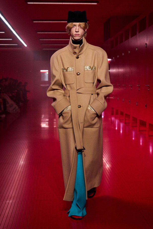 مجموعة فالنتينو لخريف 2025: ماكسيمالية "إليساندرو ميكيلي" ممزوجة بجرعة من رموز الدار الأيقونية 