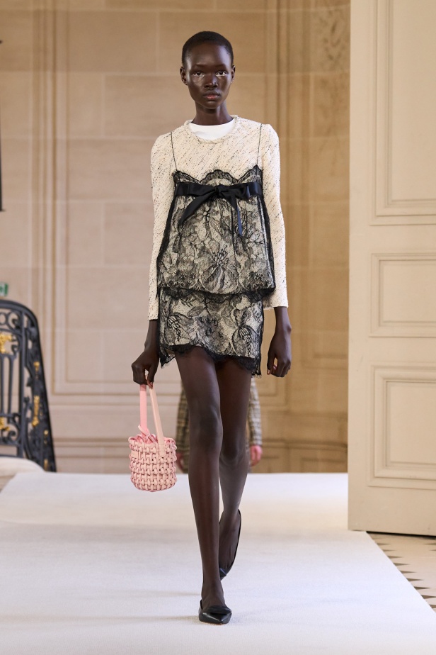 مجموعة Giambattista Valli لخريف وشتاء 2025