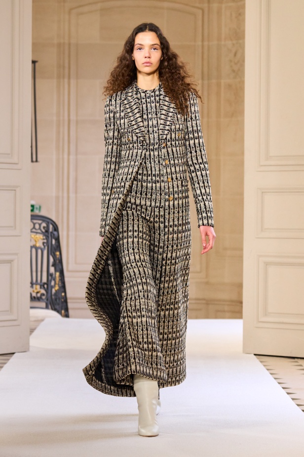 مجموعة Giambattista Valli لخريف وشتاء 2025