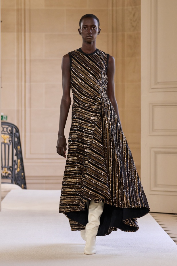 مجموعة Giambattista Valli لخريف وشتاء 2025