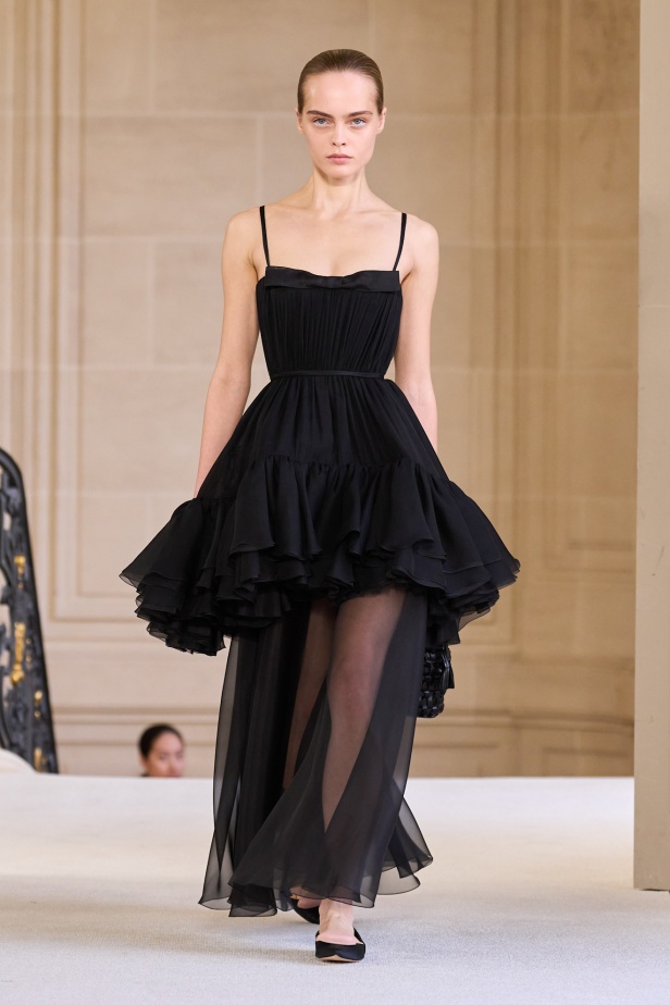 مجموعة Giambattista Valli لخريف وشتاء 2025