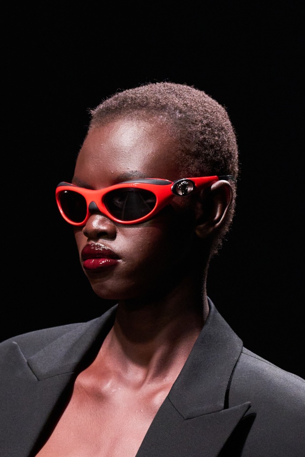 مجموعة Versace لخريف وشتاء 2025: دوناتيلا تستوحي من "فيرساتشي هوم" لإطلالات ساحرة