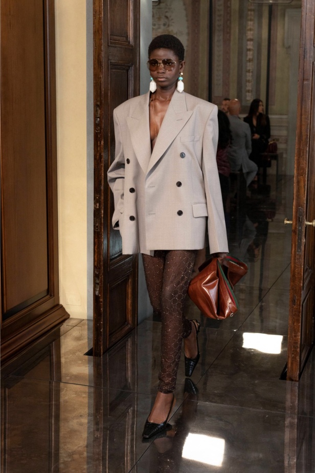 غوتشي هي فلورنسا، وفلورنسا هي غوتشي... عرض كروز 2026 يحتفي بالجذور والإرث من قلب أرشيف الدار